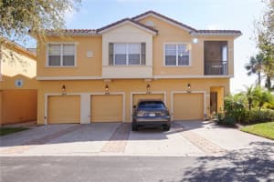 2745 Oakwater Dr, KISSIMMEE