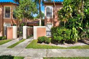 689 Saint Johns Ct S #689, WINTER PARK