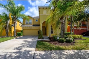 221 Las Fuentes Dr, KISSIMMEE