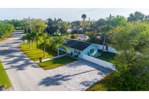 501 S Pine St, NEW SMYRNA BEACH
