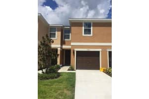 1560 Chelsea Dr, DAVENPORT