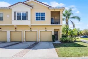 2898 Oakwater Dr #2898, KISSIMMEE