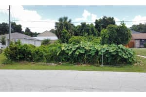 525 Nardello Dr, DELTONA