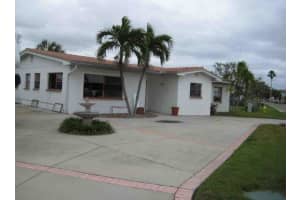 17401 1st St E, REDINGTON SHORES