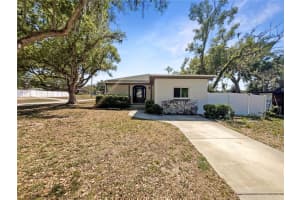 370 E Waldo St, GROVELAND