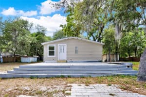 107 Riverside Trl, SATSUMA