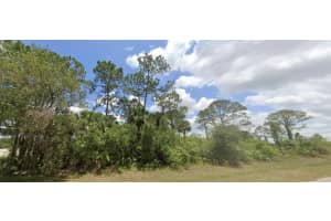 8003 Rolling Cir, LABELLE