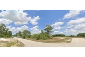 8001 Rolling Cir, LABELLE