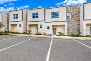 605 Trikomo Dr, DAVENPORT