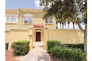 2404 Bella Vista Dr, DAVENPORT
