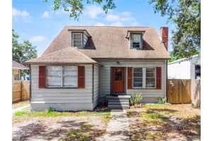 25 E Pinecrest Ave, EUSTIS