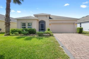 215 Lakeshore Dr, DAVENPORT