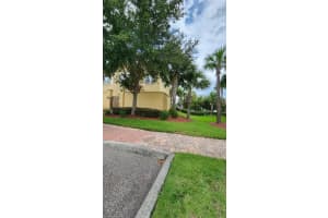 2616 Bella Vista Dr, DAVENPORT