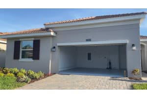 1312 Oak Crest St, DAVENPORT