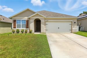 3329 Wellborn Dr, DAVENPORT