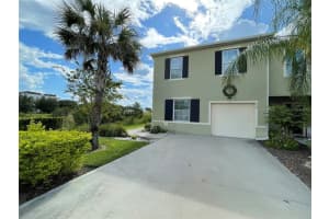 224 Arbor Lakes Dr, DAVENPORT