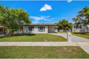 2450 Cardena Ave, DELTONA