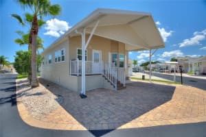 400 Par Pines Blvd, DAVENPORT