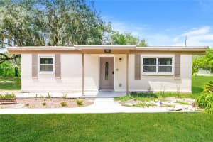 825 E Jackson Ave, MOUNT DORA