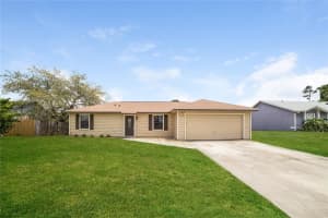 631 Blackstone Ave, DELTONA