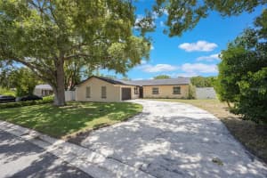 725 Laurel Way, CASSELBERRY