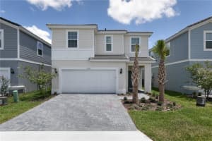7227 Oakmoss Loop, DAVENPORT