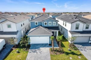 7200 Oakmoss Loop, DAVENPORT