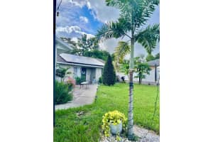 1641 Hallcrest Dr, DELTONA