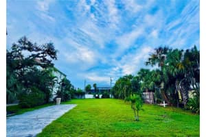 821 Laguna Dr, VENICE