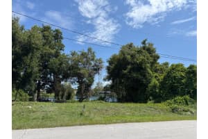 1381 Abagail Dr, DELTONA