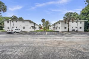 320 W Howry Ave #1, DELAND