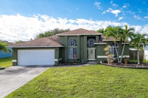 566 Sw Halifax Ave, Port Saint Lucie