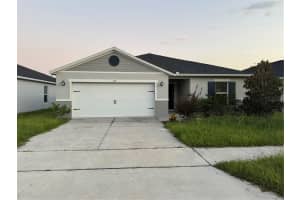1371 Pompay Dr, DAVENPORT