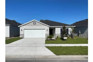 1226 Augustus Dr, DAVENPORT