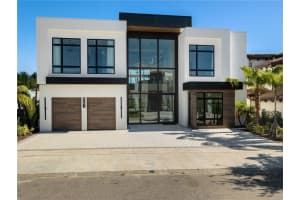 901 Golden Bear Dr, REUNION