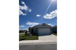 2602 Angel Falls Dr, DAVENPORT