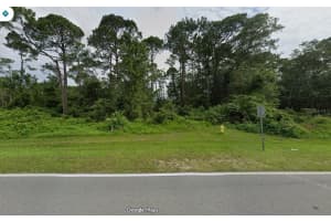 2704 Captain Dr, DELTONA