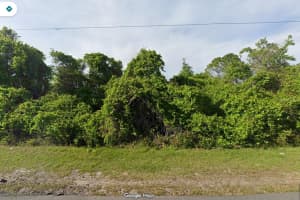 Riverhead Dr, DELTONA