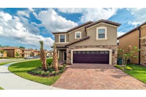 8894 Qin Loop, KISSIMMEE