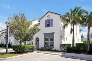 370 Captiva Dr, DAVENPORT