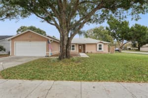 1042 Seminole Creek Dr, OVIEDO
