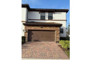 1220 Payne Stewart Dr, DAVENPORT