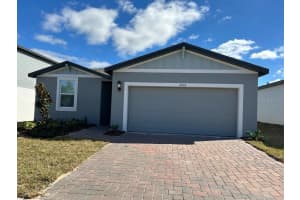 2405 White Tail St, DAVENPORT