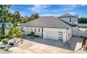 916 Highland St, SARASOTA