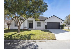 411 Boxwood Dr, DAVENPORT