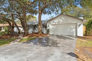 108 Beaufort Dr, LONGWOOD
