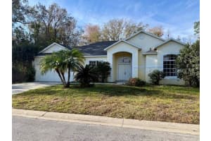 329 Boxwood Dr, DAVENPORT