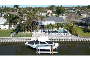 1472 47th Ave Ne, ST PETERSBURG