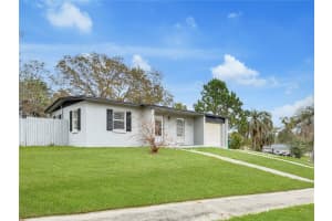 889 W Village Dr, DELTONA