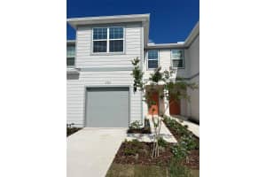 1753 Delightful Dr, DAVENPORT